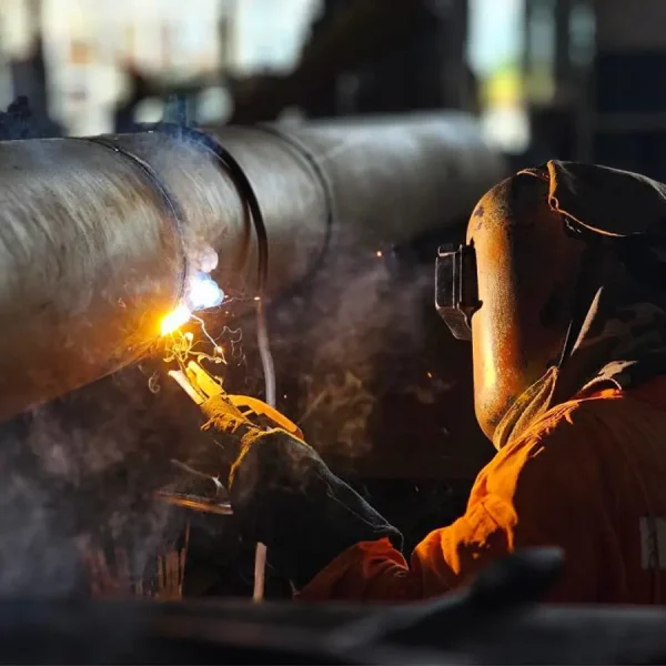 welder-engineer-ss2495429543